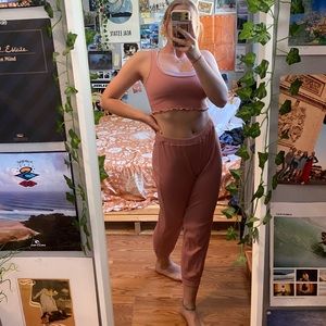 Dippin’ Daisy’s lounge set